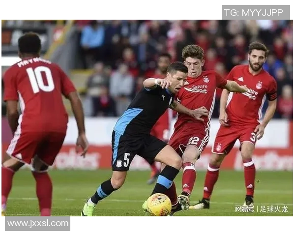 莱比锡红牛主场2-1险胜霍芬海姆，保持领先优势